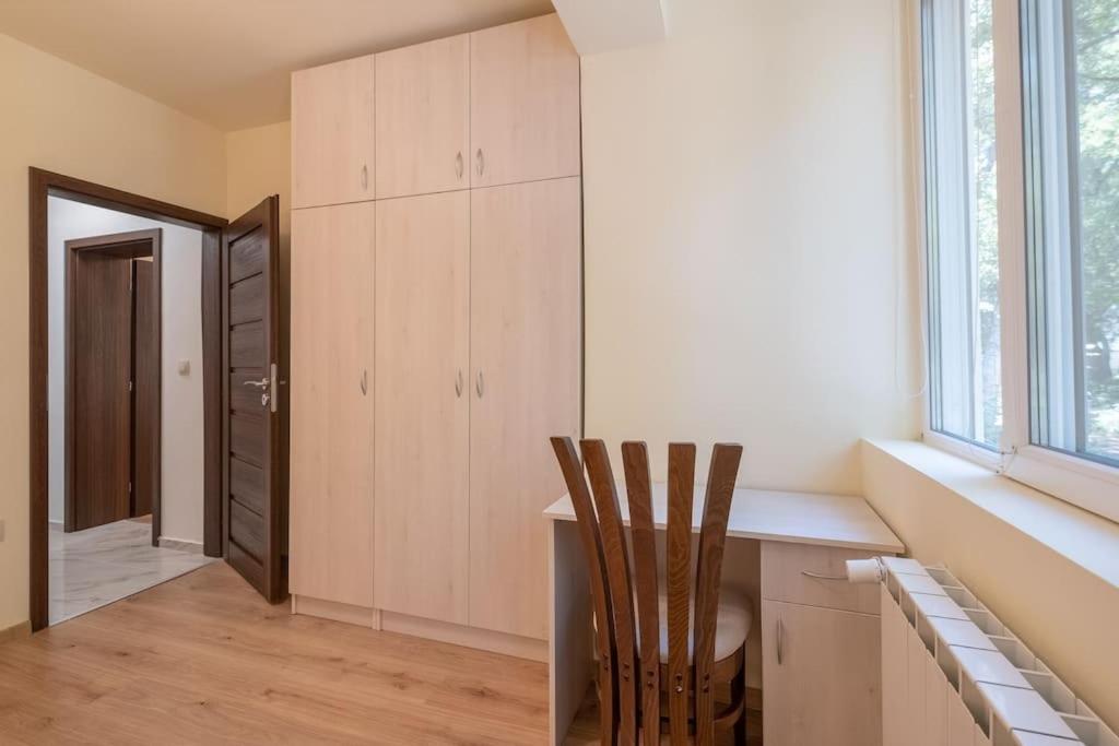 Top Location, Brand New 3 Bdrm Apt & Free Parking 소피아 외부 사진