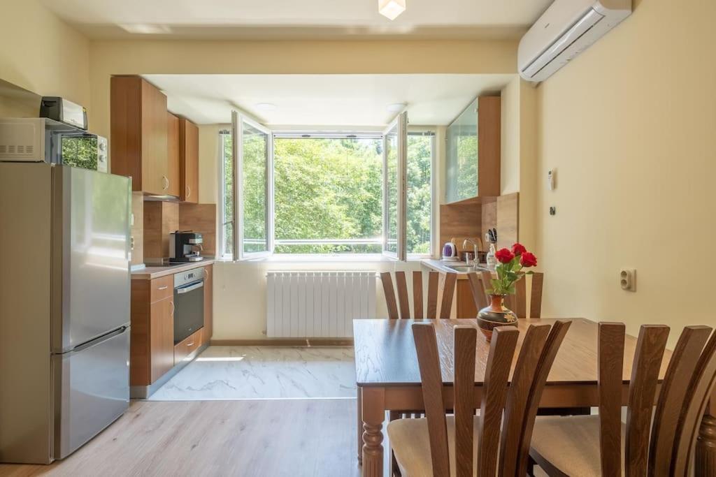 Top Location, Brand New 3 Bdrm Apt & Free Parking 소피아 외부 사진