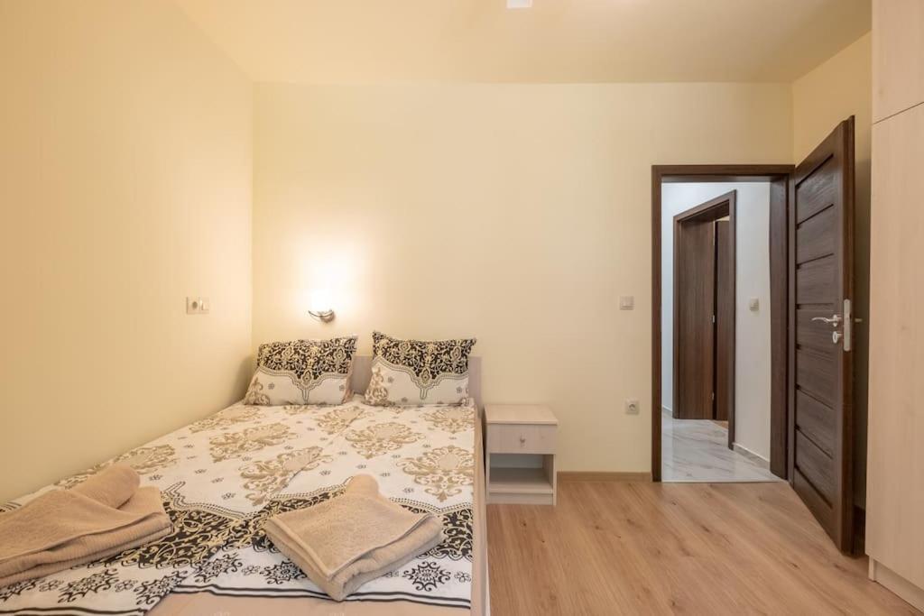 Top Location, Brand New 3 Bdrm Apt & Free Parking 소피아 외부 사진