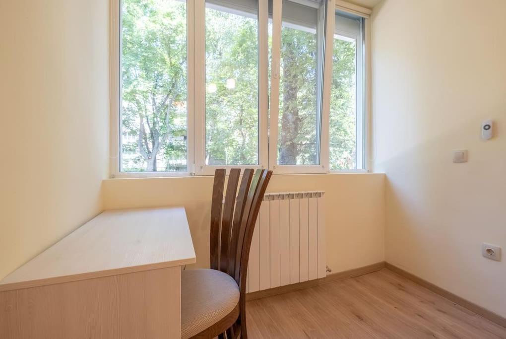 Top Location, Brand New 3 Bdrm Apt & Free Parking 소피아 외부 사진