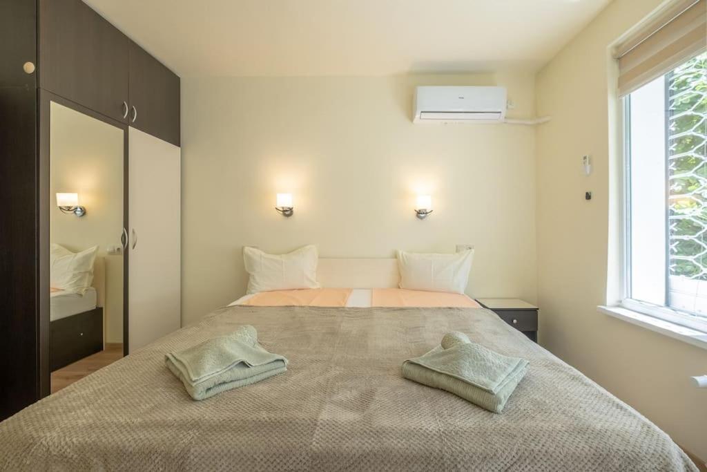 Top Location, Brand New 3 Bdrm Apt & Free Parking 소피아 외부 사진