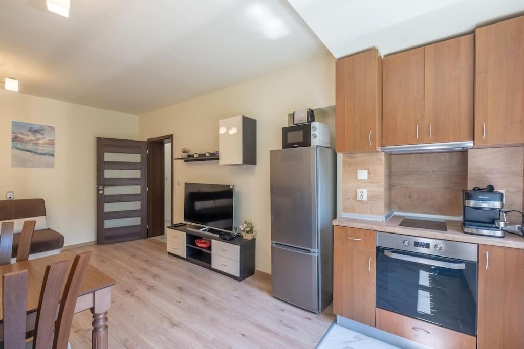 Top Location, Brand New 3 Bdrm Apt & Free Parking 소피아 외부 사진